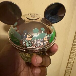 Joyful Escape Mickey Mouse